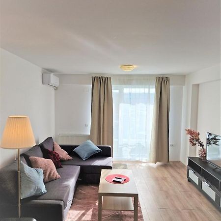 Star Airport Residence Отопени Экстерьер фото