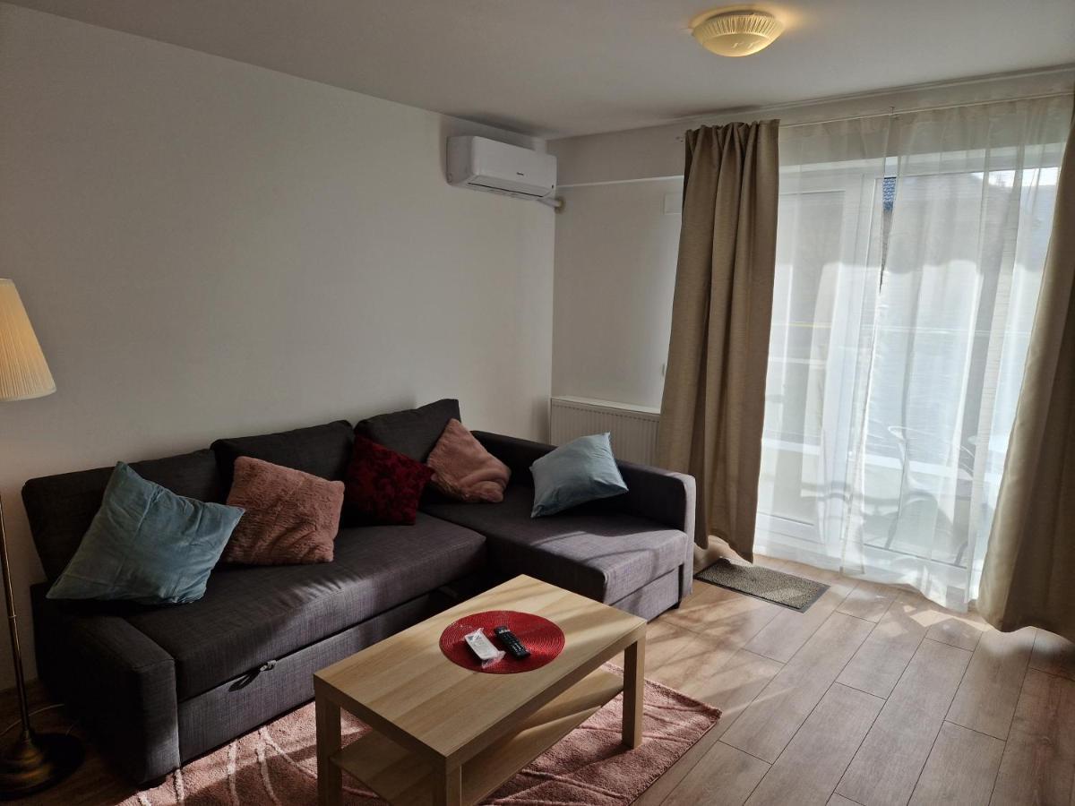 Star Airport Residence Отопени Экстерьер фото