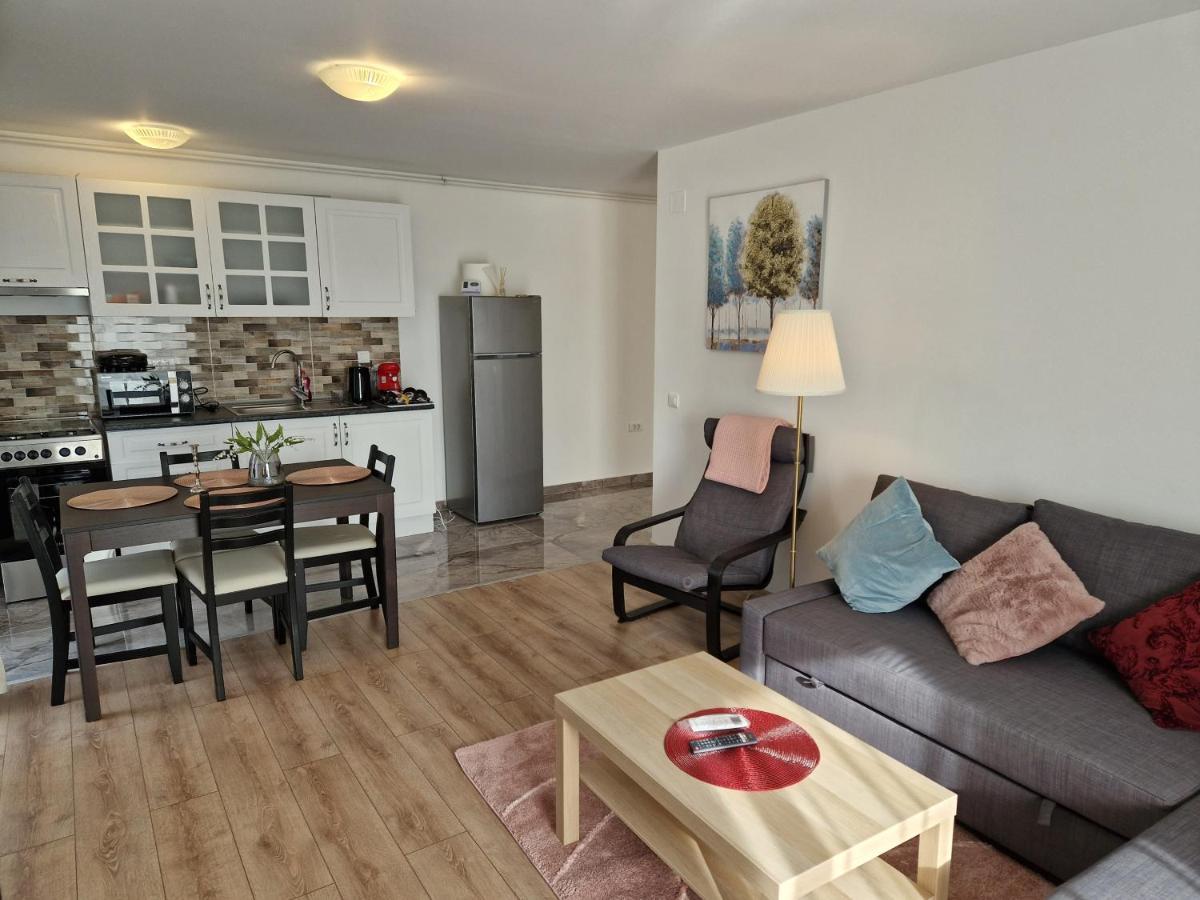 Star Airport Residence Отопени Экстерьер фото