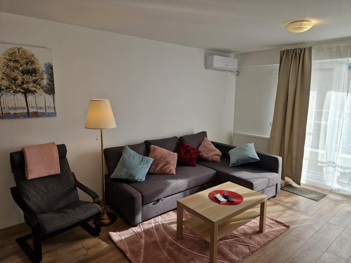 Star Airport Residence Отопени Экстерьер фото