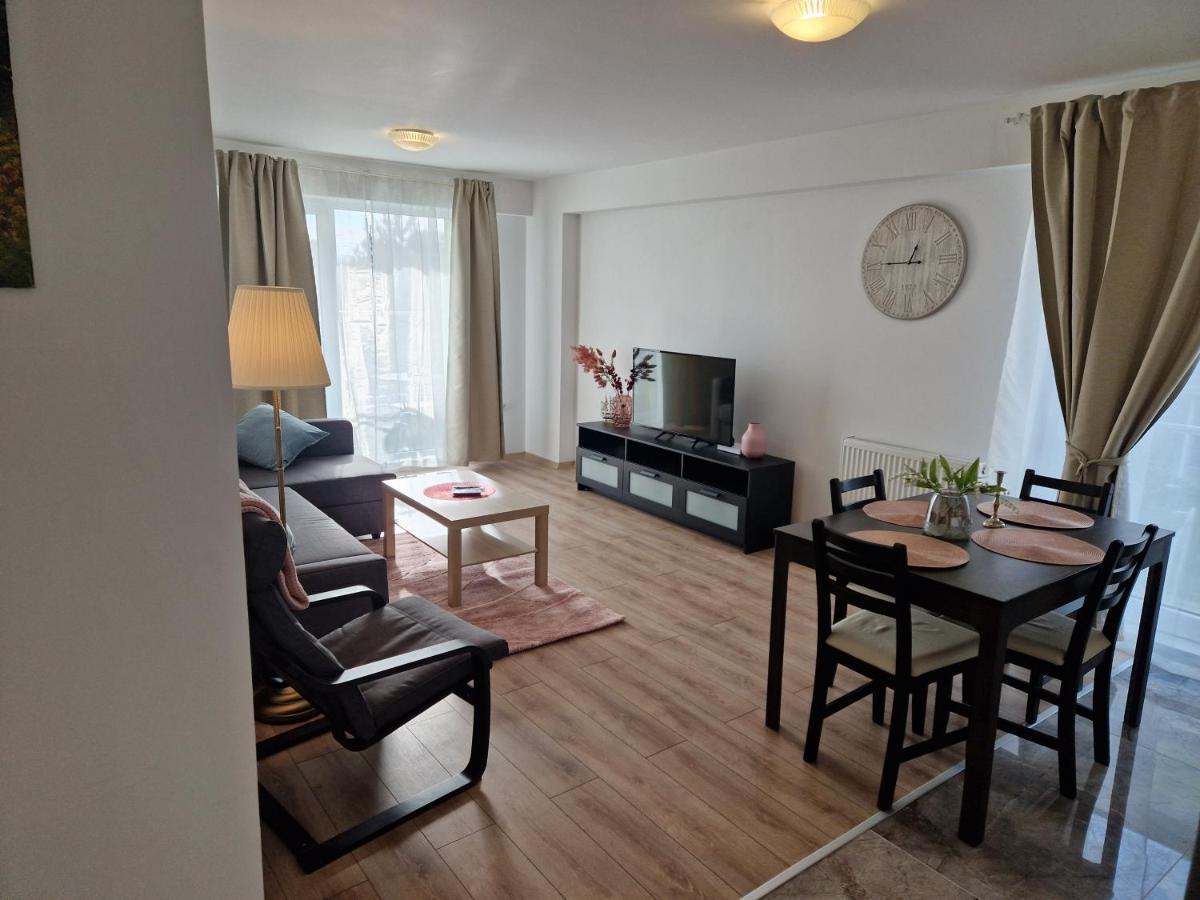 Star Airport Residence Отопени Экстерьер фото