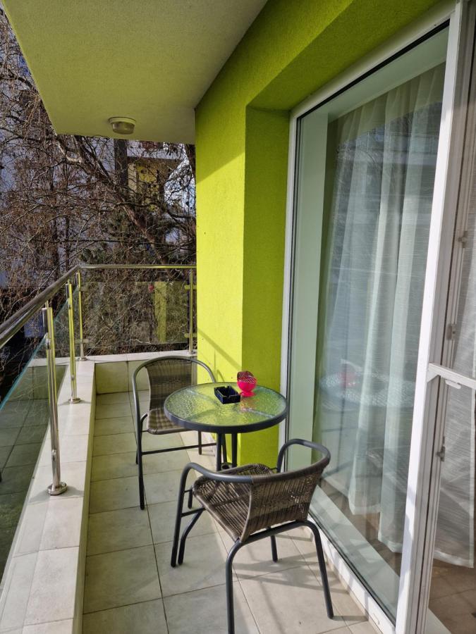 Star Airport Residence Отопени Экстерьер фото