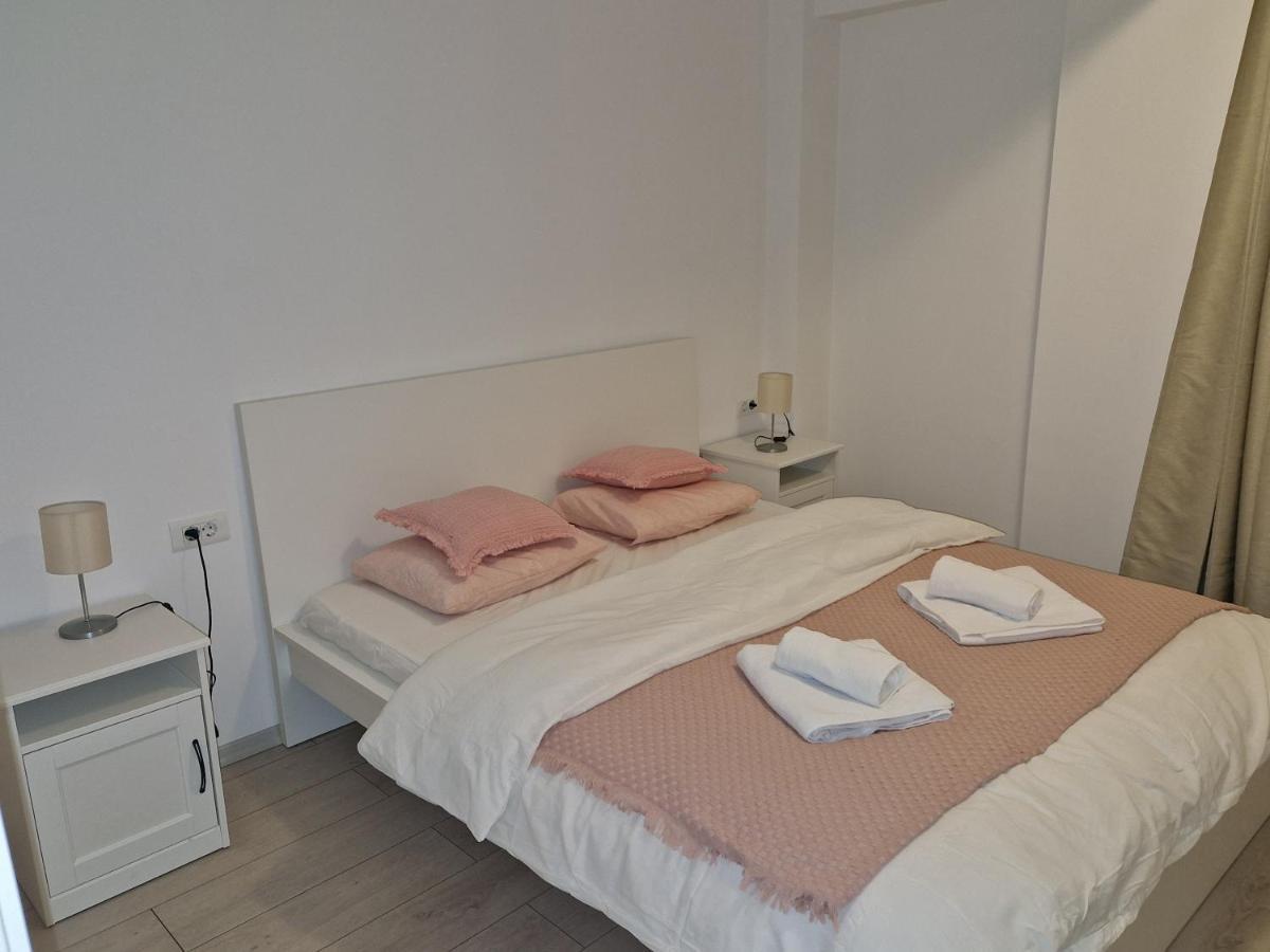 Star Airport Residence Отопени Экстерьер фото