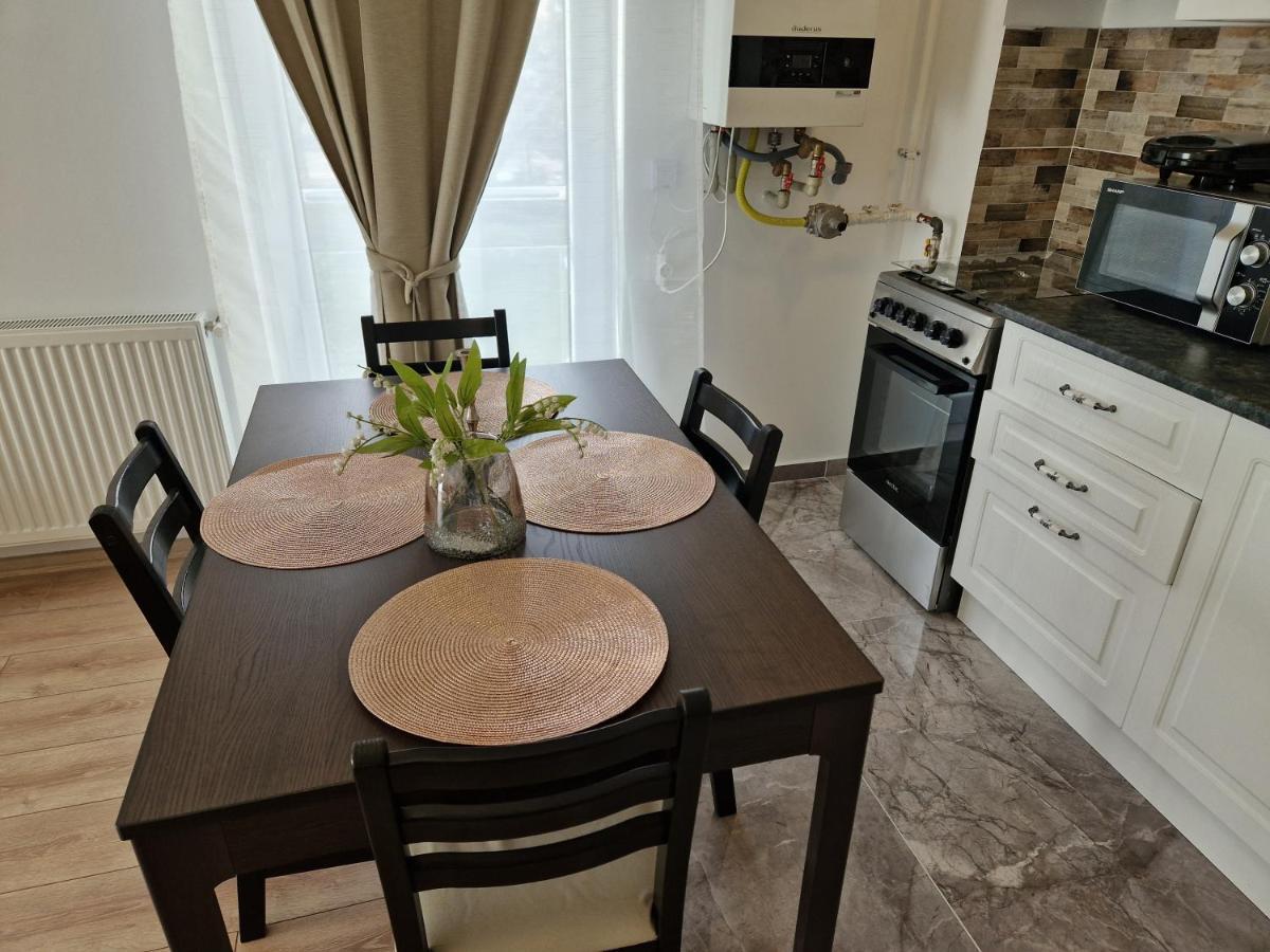 Star Airport Residence Отопени Экстерьер фото