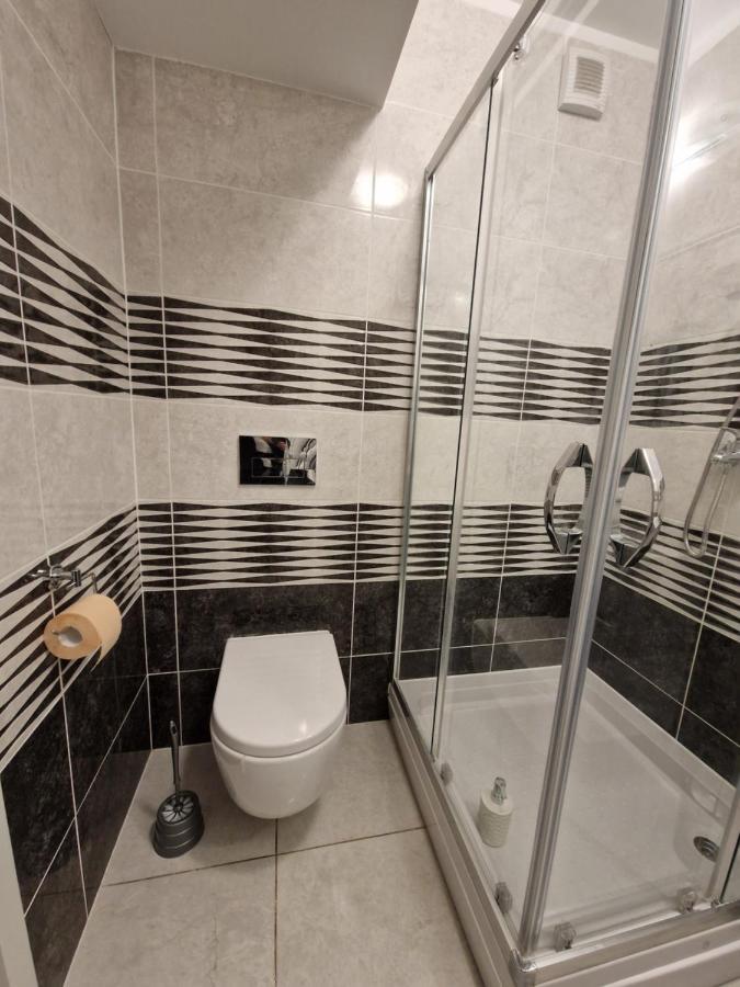 Star Airport Residence Отопени Экстерьер фото