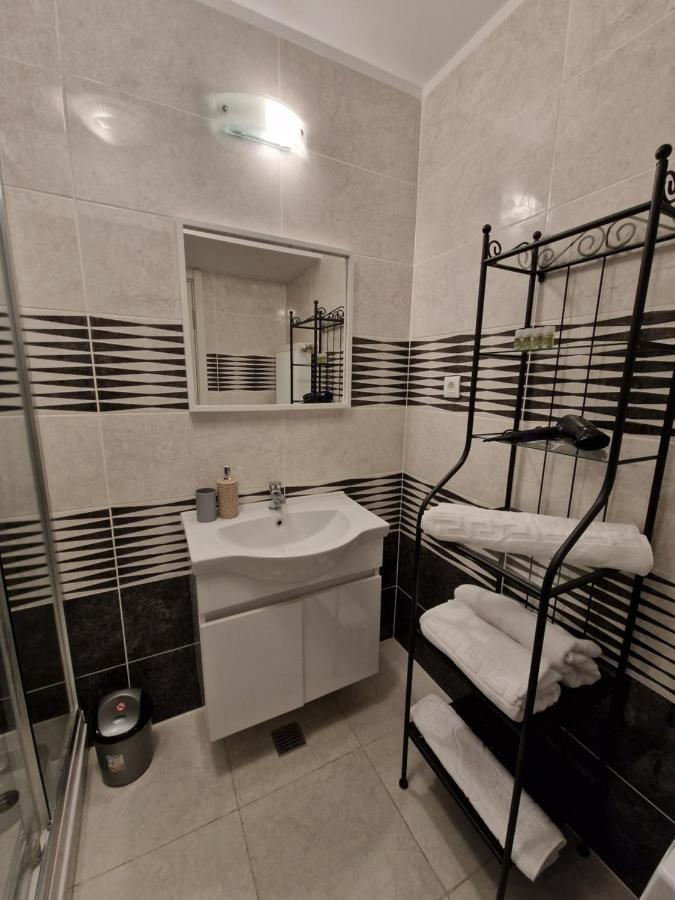 Star Airport Residence Отопени Экстерьер фото